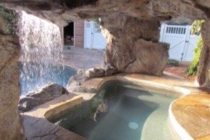 grotto w/ hot tub